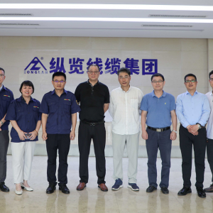 云南省機(jī)械工業(yè)行業(yè)協(xié)會(huì)、昆明電纜集團(tuán)昆電工電纜有限公司領(lǐng)導(dǎo)一行到縱覽線纜集團(tuán)參觀交流